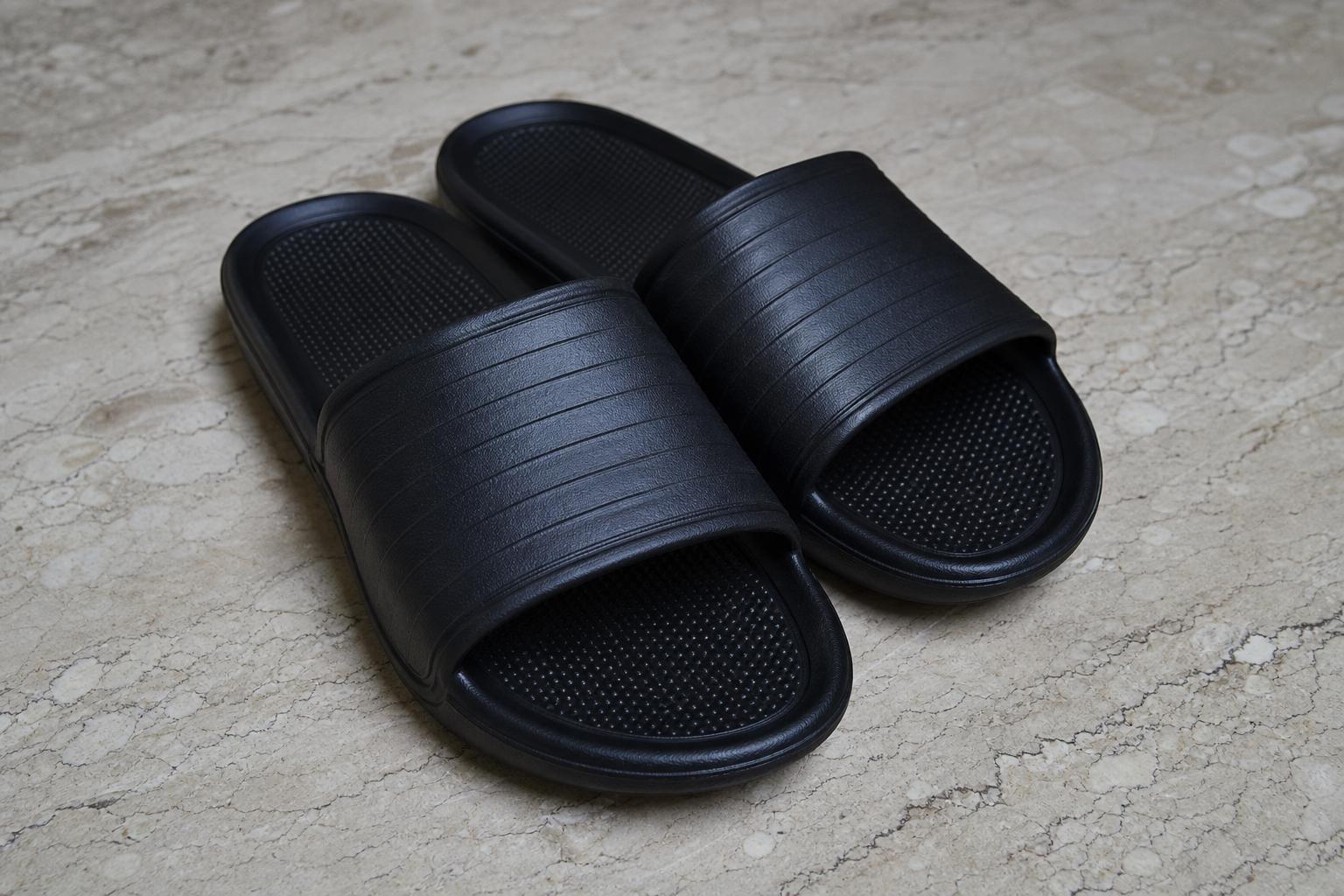 The Real-World Guide to Slippers in Canada: Comfort, Support, Warmth, and Smart Buying